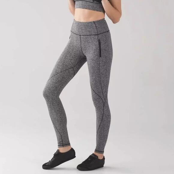 Lululemon Run It Out Luxtreme Leggings Ripple Jacquard Black White Size 4 - Picture 1 of 12